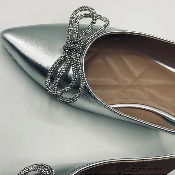 BCBGeneration  Women's Silver Bow Sling BuckleStrap Closure Kristin Flat Sz 7 - Picture 2 of 9